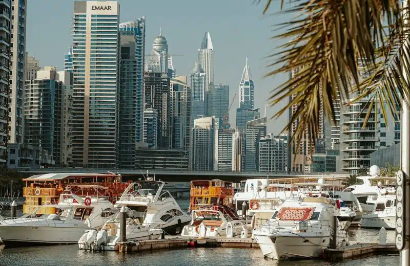 Bouées de balisage : l’importance de la sécurité maritime à Dubai