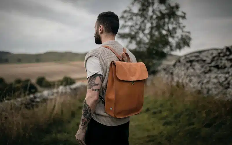 Les sacoches pour homme : le choix idéal pour transporter ses affaires avec classe