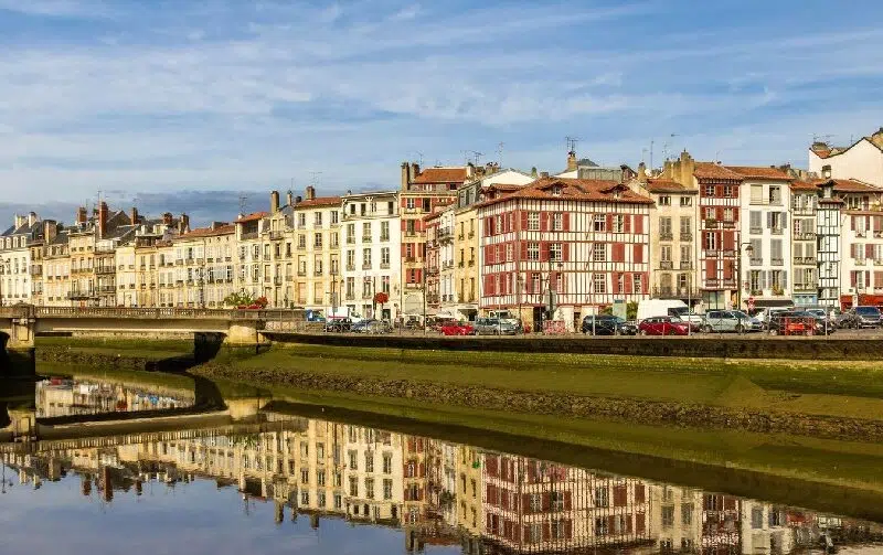 Investissement immobilier : les villes plébiscitées par les Français sont-elles vraiment rentables ?