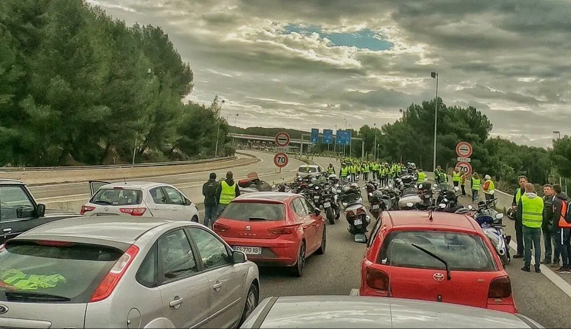 Gilets jaunes : des blocages à Marseille et à Avignon