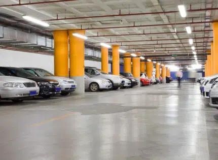 Pourquoi et comment louer un parking fermé ?