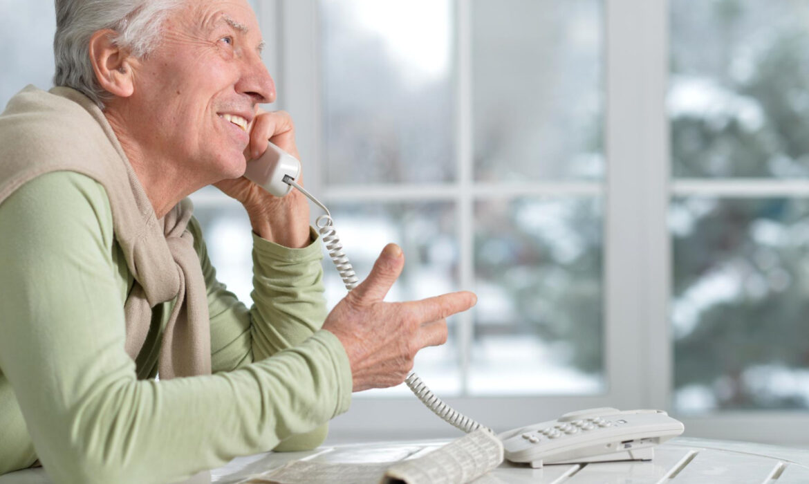Téléphone fixe pour seniors : un choix judicieux